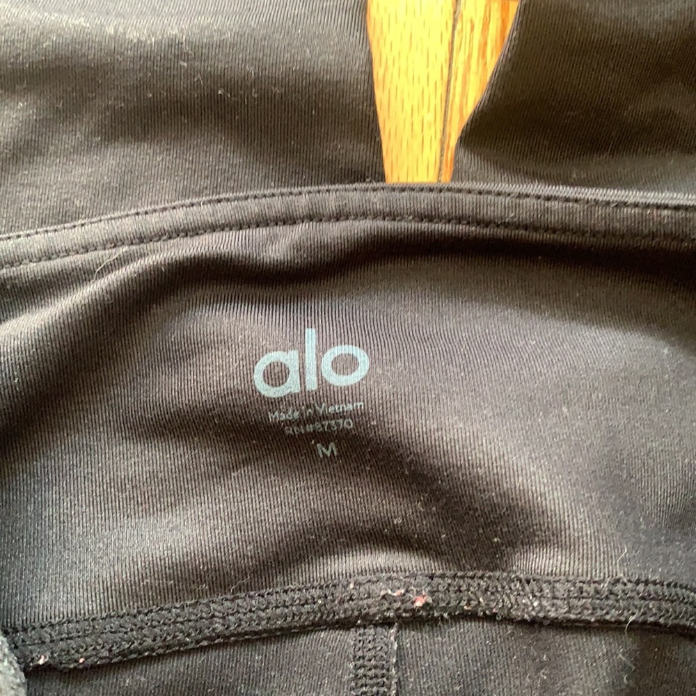 Alo Yoga’s 2 leggings in good condition - Picture 3 of 4
